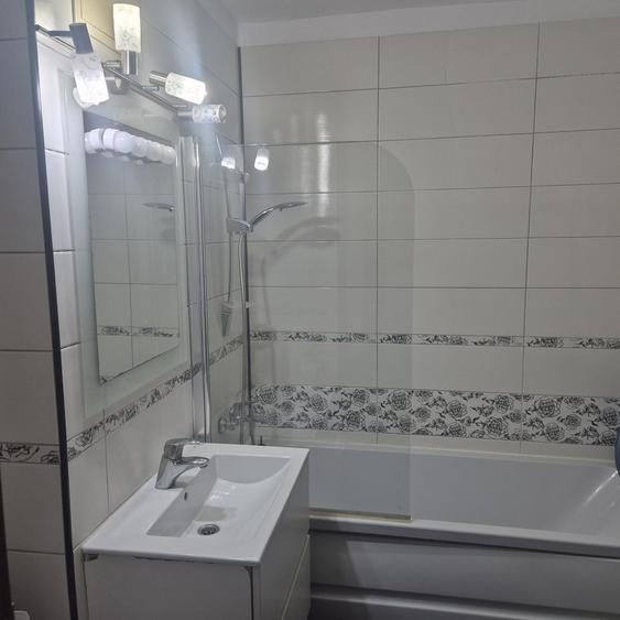 Apartament cu 3 camere decomandat în 1 Mai