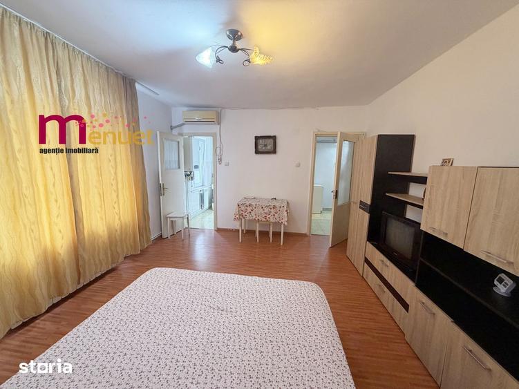 Garsonieră în Vest