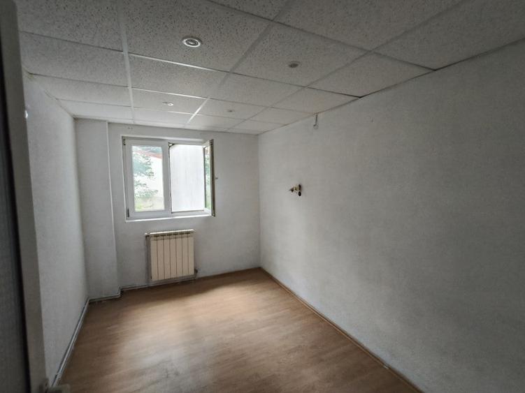 Apartament cu 3 camere decomandat în Zamora