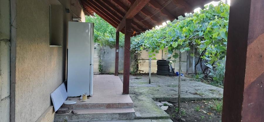 Casă individuală cu 3 camere cu Canalizare în Central