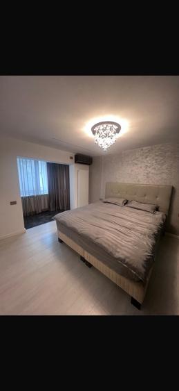 Apartament cu 4 camere decomandat în Faleza Nord