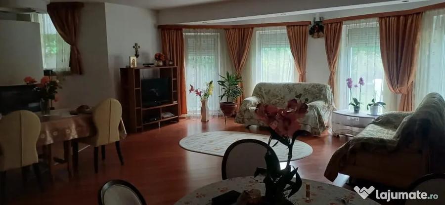 Casă cu 5 camere cu Teren 500 Mp în Roșu