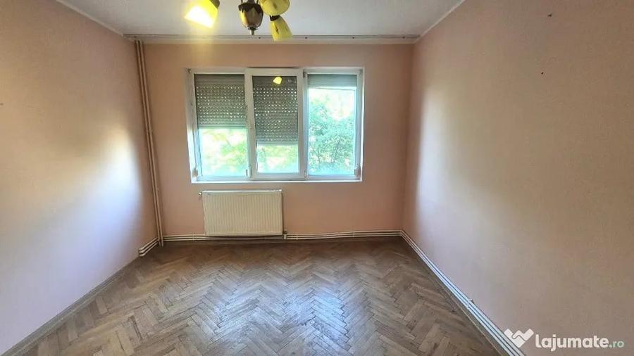 Apartament cu 3 camere semidecomandat în Țiglina 1