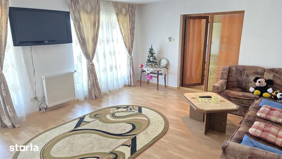 Casă cu 5 camere cu Teren 1054 Mp în Zăvoi