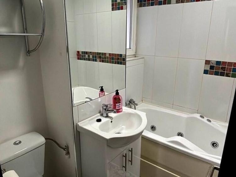 Apartament cu 2 camere decomandat în Eroii Revoluției