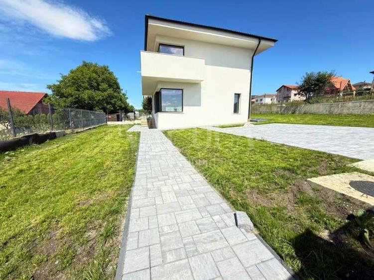 Casa 4 camere de vanzare in Chinteni - 2