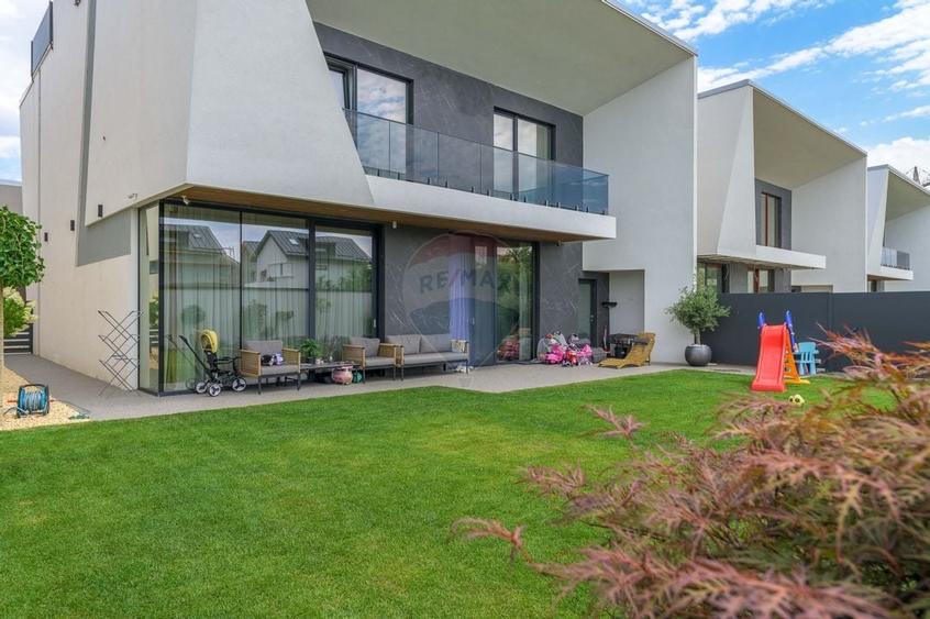 Arhitectura, tehnologie si lifestyle premium intr-o vila spectaculoasa - 26