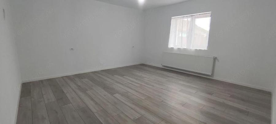 casa de vanzare in Deta - 2