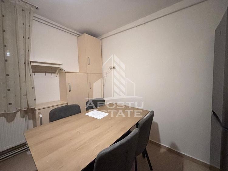 Apartament cu 3 camere, Decomandat, Centrala Proprie, zona Sagului - 8