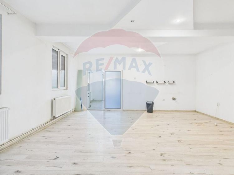 Casă cu 5 camere si 300mp curte, de închiriat în zona Bd. Gloriei - 21