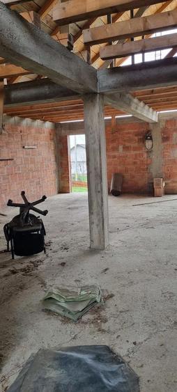 Vand casa la rosu - 6