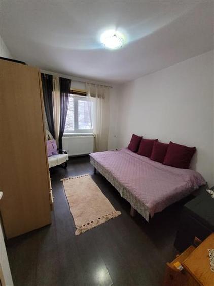 Apartament 3 camere Decomandat, Etaj 1, Zona Poarta 6 - 15