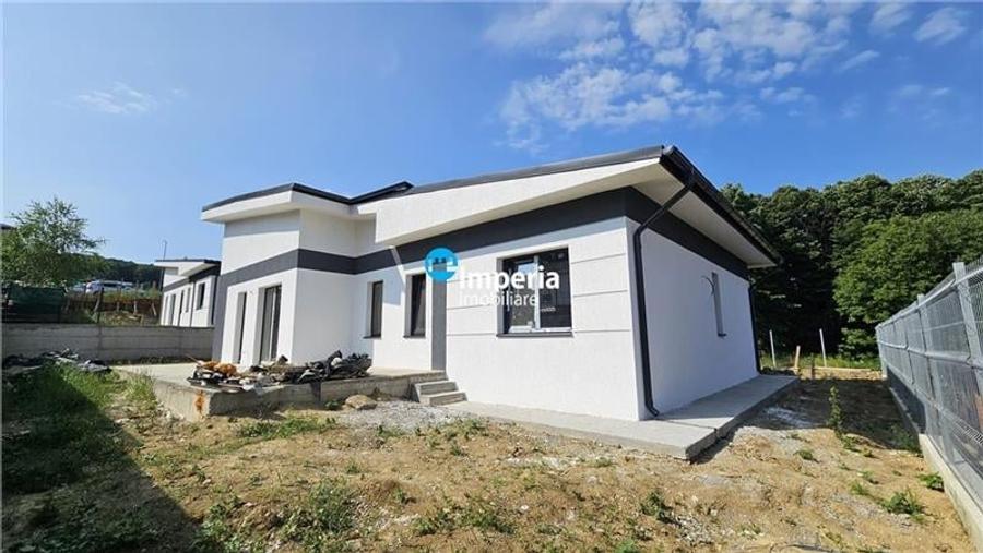 Casa plan parter de vanzare in zona Bucium -  Barnova - 1