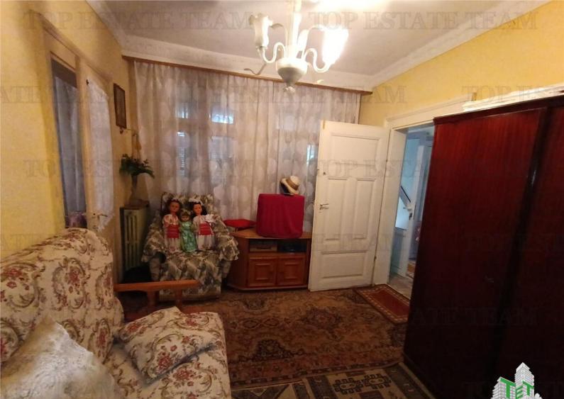 Casa, gradina si curte intr - un peisaj de poveste, aici in - 28