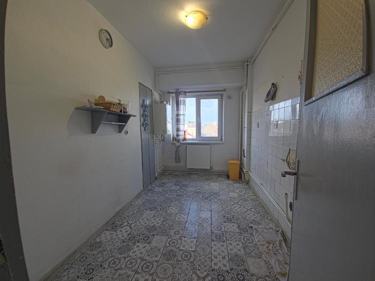 Ultracentral Tomis Mall 3 camere decomandat etaj 3/7 - 2