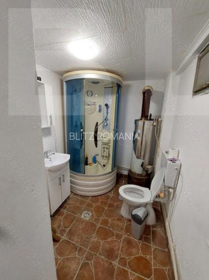 Casa de vanzare intr-o zona lini?tita, sus pe deal, cu