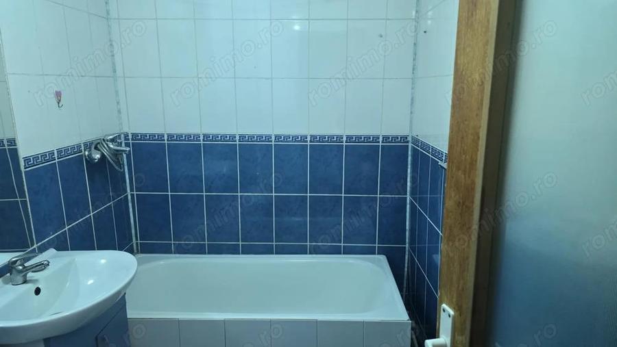 Vand garsoniera in Deva, zona I. Maniu, suprafata utila 31 mp, usa metalica, usi interioare - 4