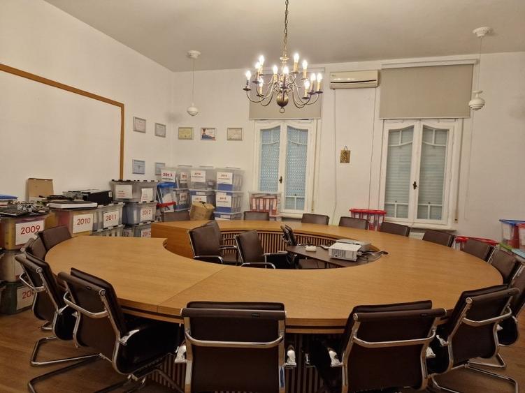 Piata Unirii, Mitropolie, 10 minute metrou, vila deosebita, strada Profesorilor, - 9