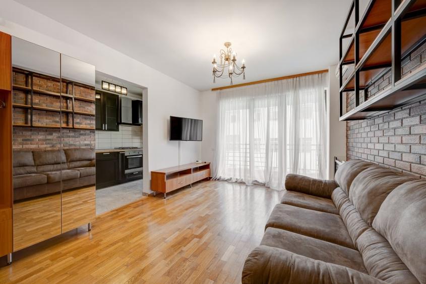 Apartament cu 3 camere decomandat, mobilat în Sisești