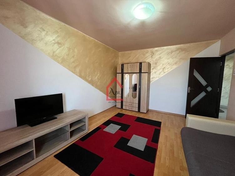 Apartament cu 3 camere, Decomandat, Dacia - 1