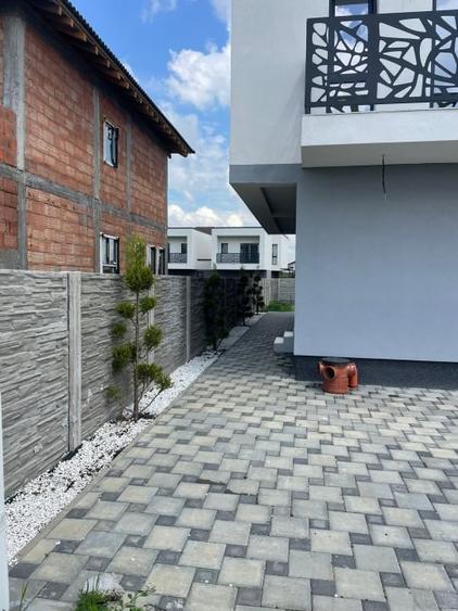 Duplex despartit prin camera tehnica - 17