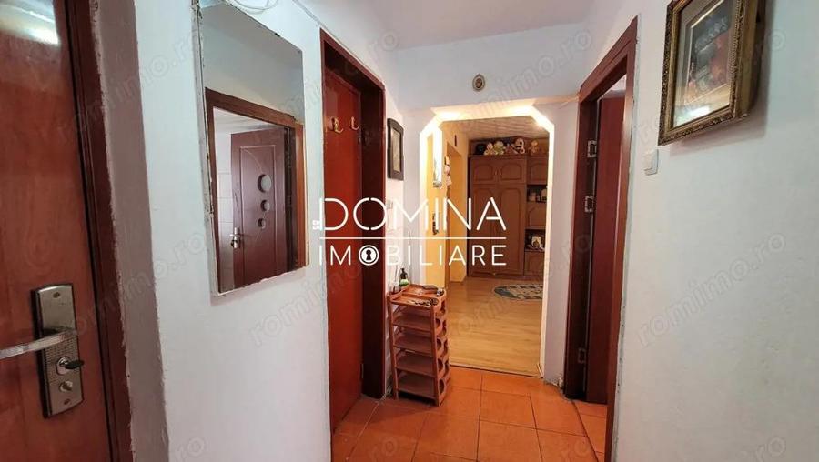 Vanzare apartament 3 camere, Targu Jiu, zona 23 August - 8