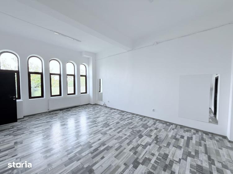 Spațiu comercial, de 200 mp, în Central