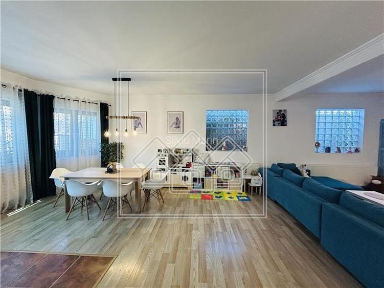 Casa pe un singur nivel - teren de 700 mp - 2 constructii in curte