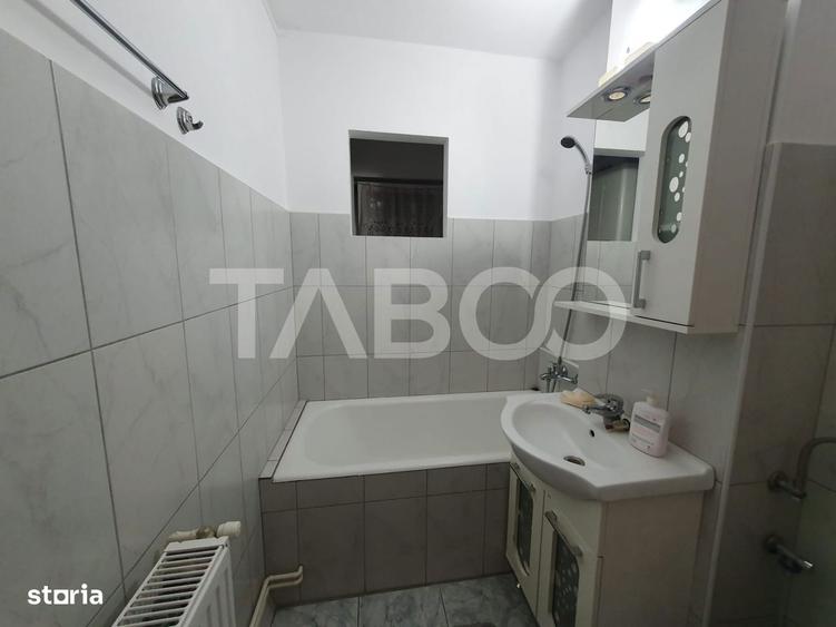 Apartament 2 camere de vanzare decomandat etaj 2 zona 1 Decembrie - 3
