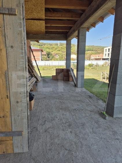 Casa in rosu cu 1500 mp teren - 2