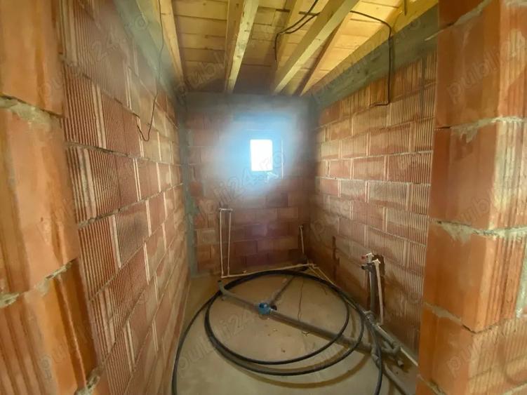 vand casa individula 3 camere baie bucatarie plus tereasa zona sintesti - 2