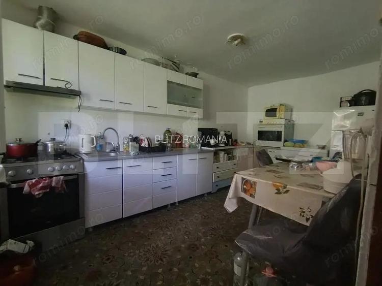 Casa cu 2 camere, baie, bucatarie, anexe ?i un teren de 300 mp Casa cu 2 camere, baie, bucatarie, anexe ?i un teren de 300 mp