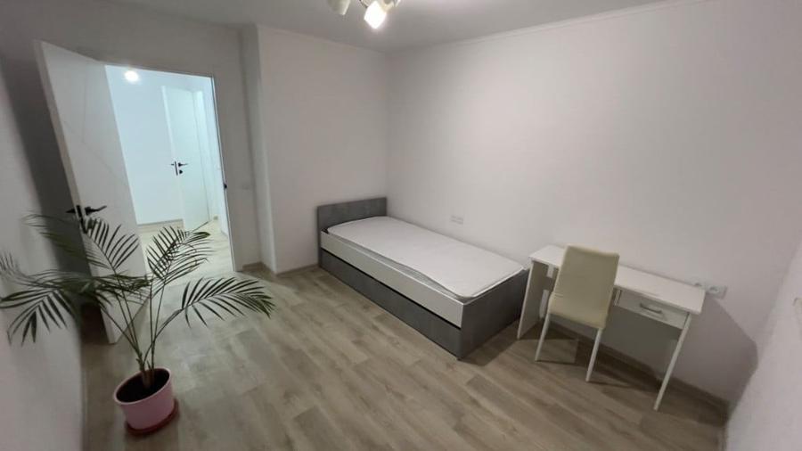 Inchiriez apartament cu 3 camere in zona Plopilor - 4