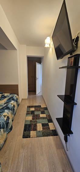 Apartament de vanzare cu 3 camere zona Tractorul bloc nou - 3