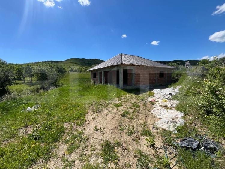 Casă individuală cu 4 camere cu Canalizare în Exterior Sud