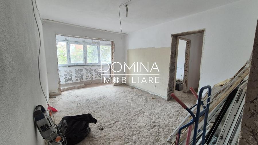 Vânzare apartament 3 camere, în Tg. Jiu, str. Nicolae Bălcescu - zonă centrală - 2
