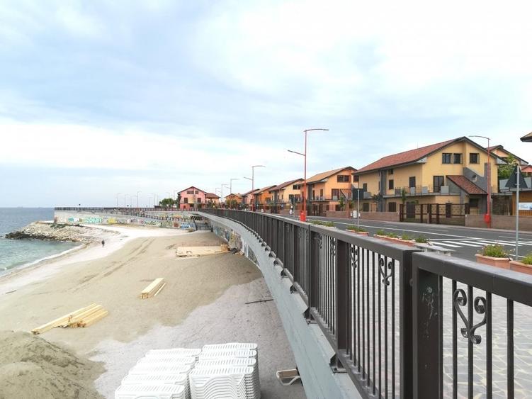 Apartament 3 camere Faleza Nord / vedere catre mare / prima linie / comision 0% - 9