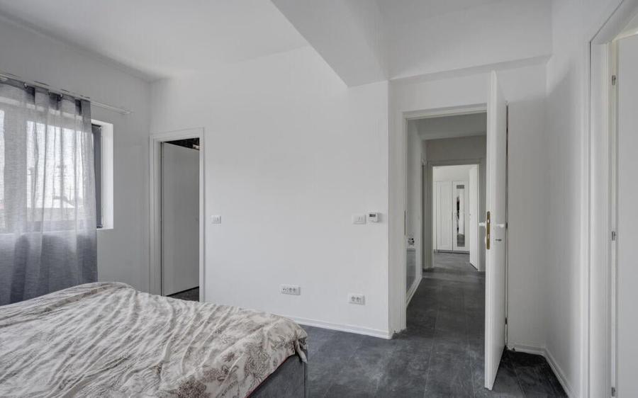 Casa moderna 3 dormitoare,140m2,living generos, loc - 5