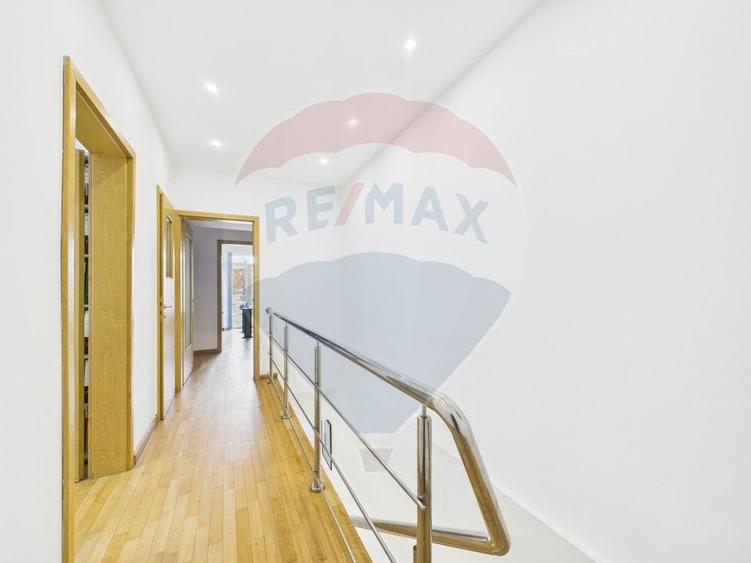 Apartament 4 camere recompartimentat din 3, P-ta Unirii | Parcare - 12