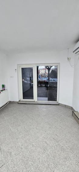 Târgoviște,  micro 6 Bdul Tudor Vladimirescu vsnzare spatiu comercial - 2