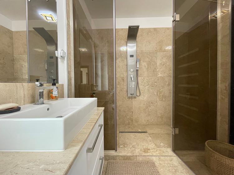 Vanzare VILA la cheie 338 mp  teren 800 mp - pe malul lacului Laguna Verde - 20