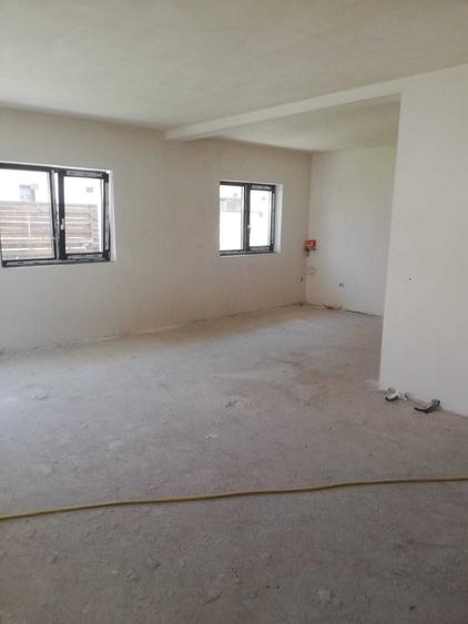 PersoanaFizica Vand Casa Floresti SubCetate Baza Sportiva Parc Poligon - 1