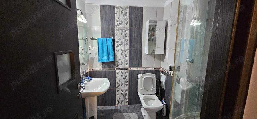 Ap 4 cam modificat in 3, Bl Basarabia, Stadionul Grand Arena, etaj 7 8 bloc 1982 - 17