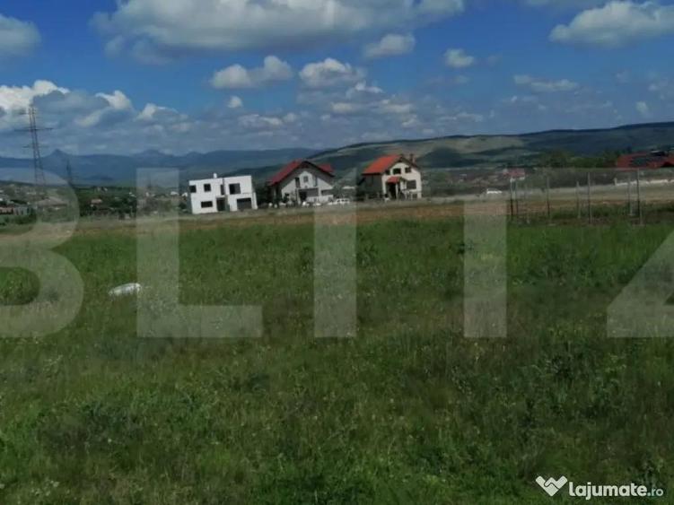 Teren intravilan 939 mp apa, gaz, curent pe partea stanga Mi - 2