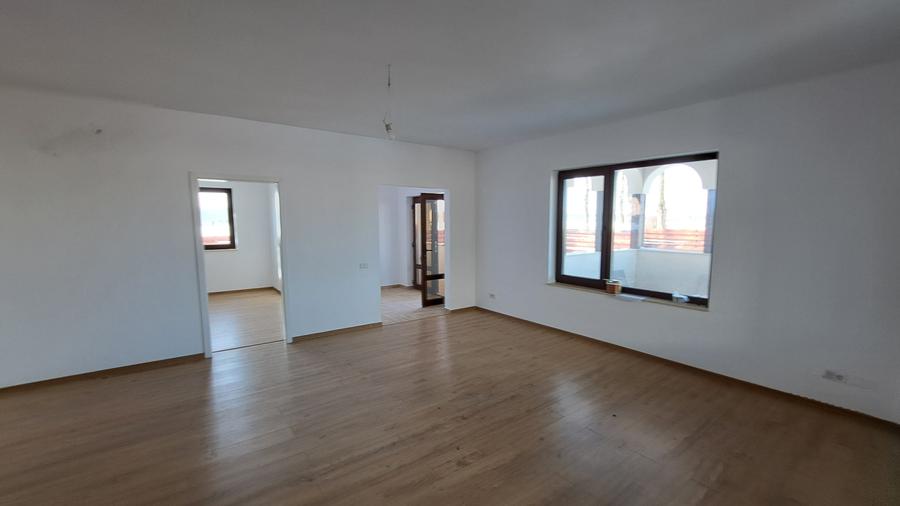 CASA 4 CAMERE CU SUPRAFATA GENEROASA IN  STIL NEOROMANESC - 8