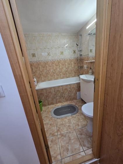 Apartament cu 3 camere decomandat, mobilat în Rahova