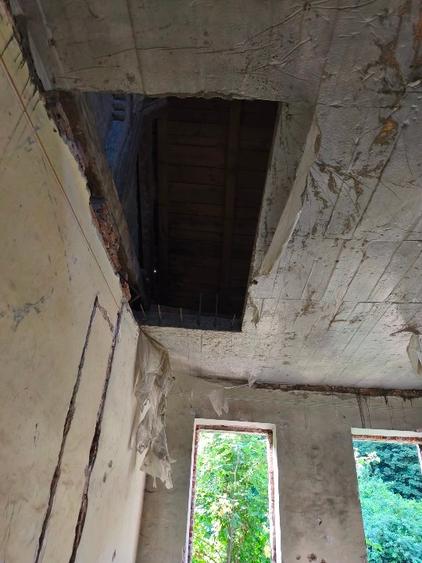 Casă cu 5 camere cu Canalizare în Centrul Istoric