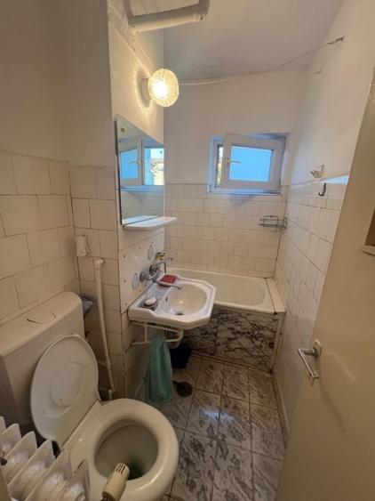 Apartament cu 2 camere semidecomandat, mobilat în Craiovița Nouă
