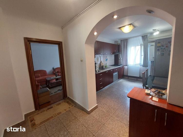Apartament cu 3 camere decomandat în Calea București