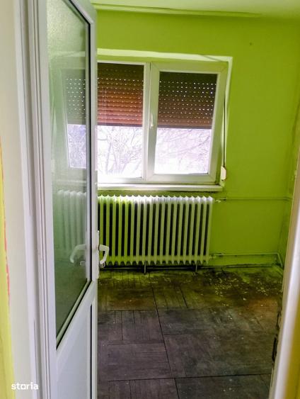Apartament cu 3 camere semidecomandat în Șagului